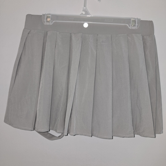 HALARA Pleated Mini Skort with Buckle Detail - Picture 4 of 7